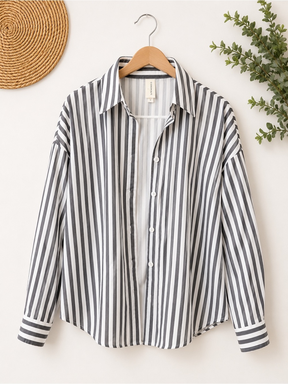 Commense Black and White Vertical Stripe Casual Button-Down Shirt